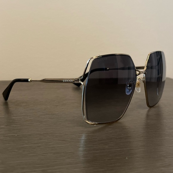Gucci Oversized Gradient Sunglasses - Picture 3 of 10